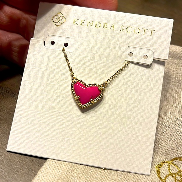 NEW Kendra Scott Ari Heart Adjustable Length Pendant Necklace in Pink - Picture 3 of 14